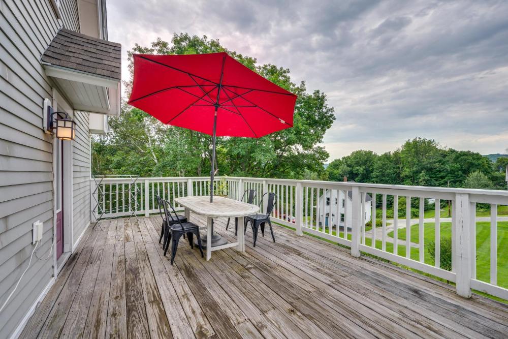 Family-Friendly Retreat in Barre 2 Spacious Decks